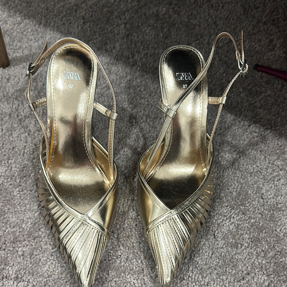 Zara Gold Metallic Heels with Shiny Finish